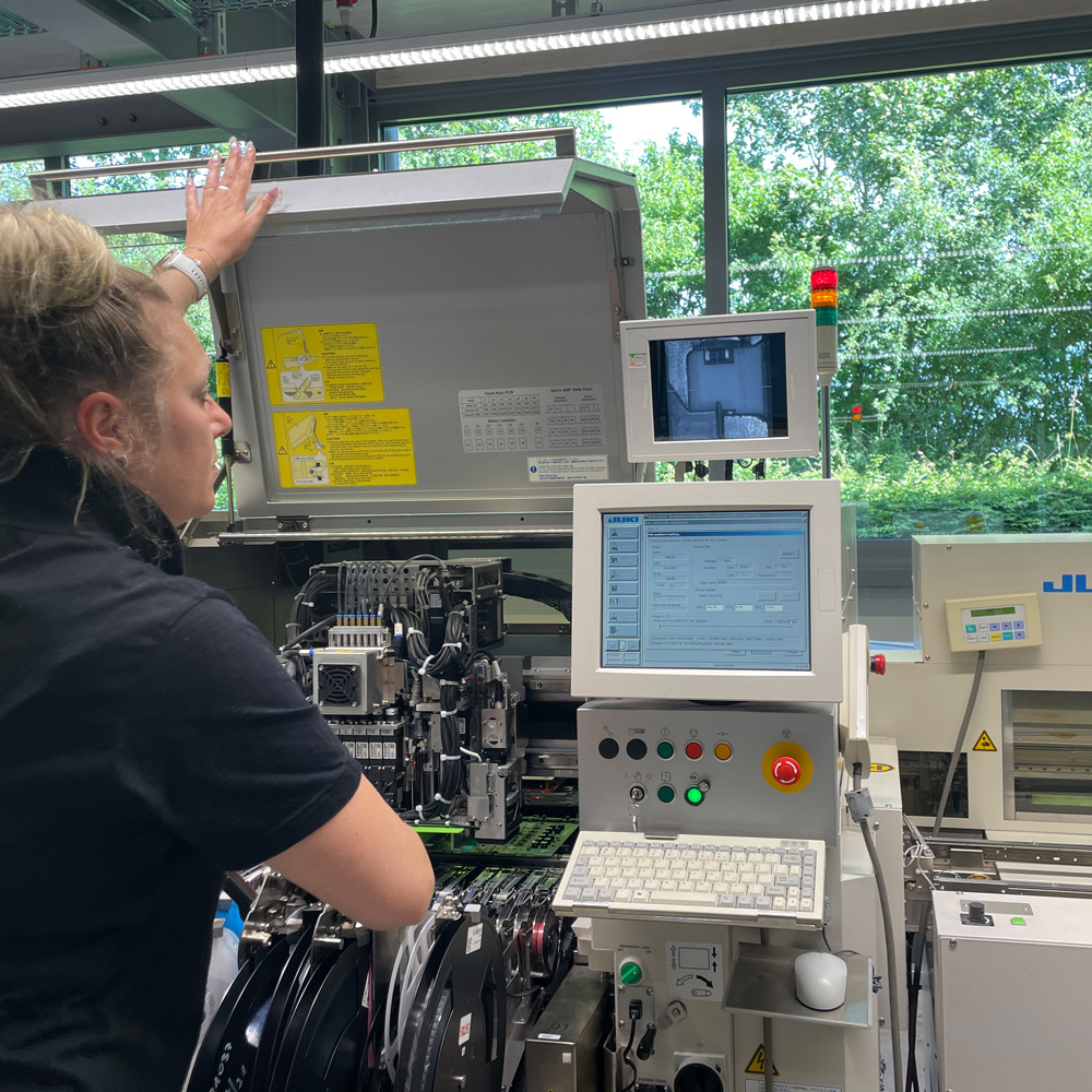 SMD-Fertigung an der Maschine
